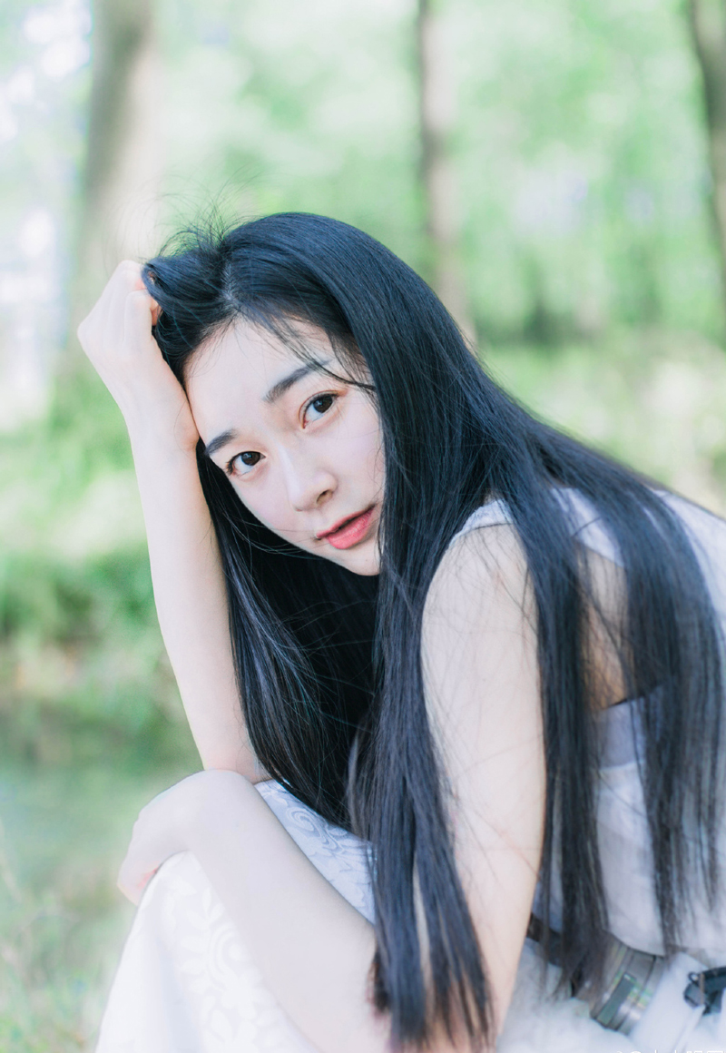 太爱一个人，你会太在乎他/她会跟谁一起，心里是否有你;太爱一个人，会被他/她牵着鼻子走，完全不能自己;太爱一个人，会无原则地忍受他/她，慢慢他/她习惯这种纵容;太爱一个人，他/她会习惯你对他/她的好，而忘了自己也应该付出。